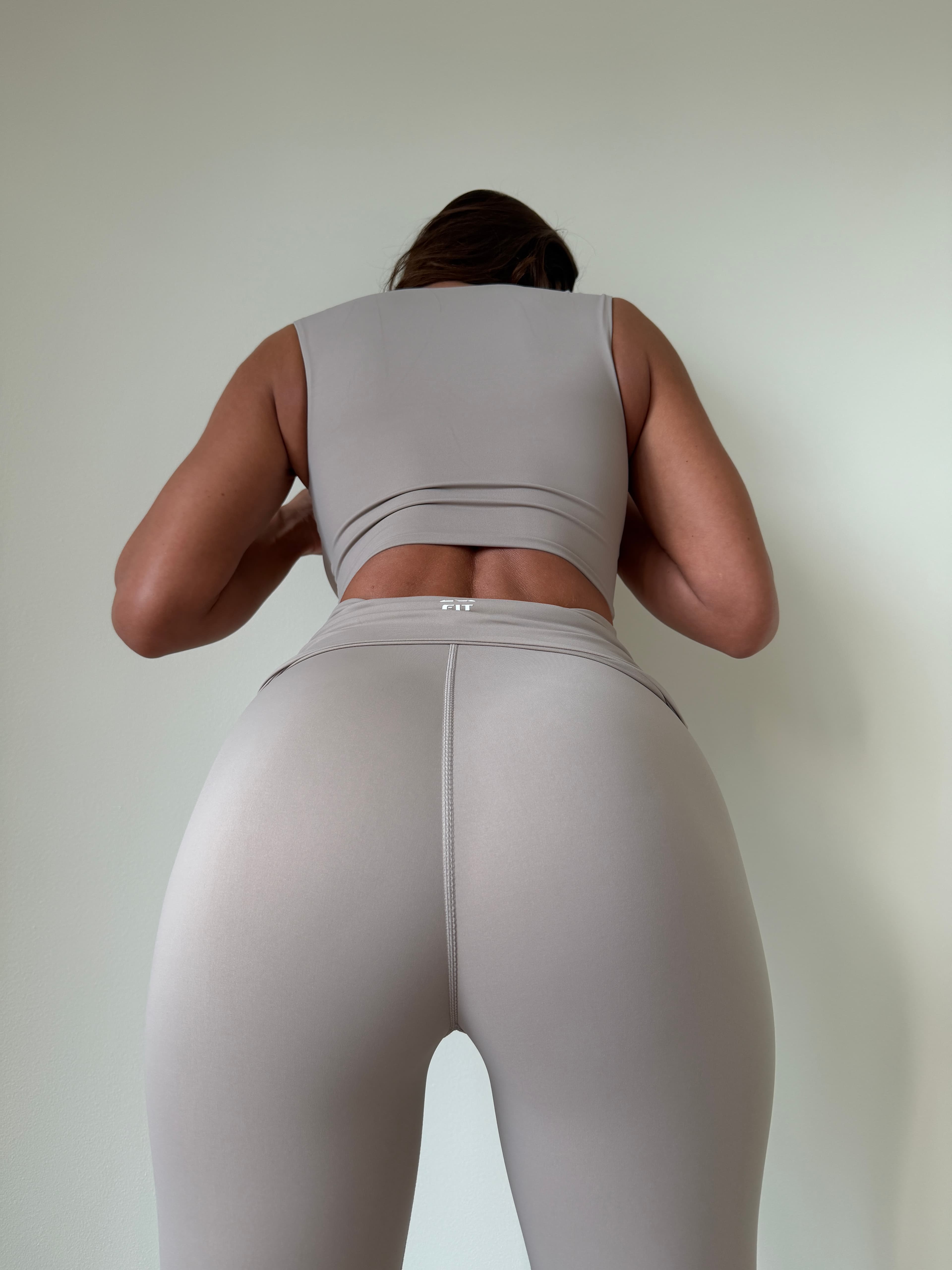 DIVA Dark-Cream Top